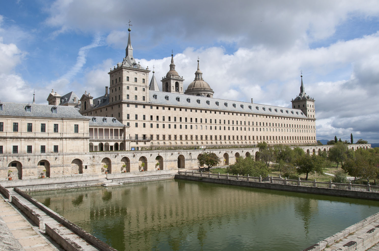 Escorial Monastery, Madrid, Spain скачать